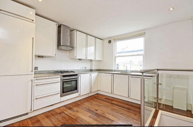 Room Finsbury Park Road in Greater London