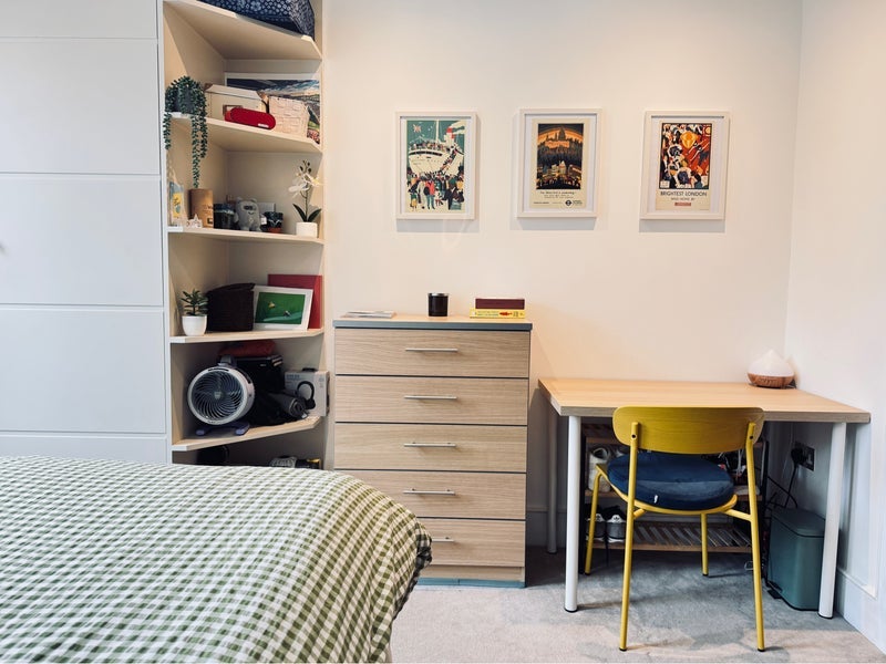 Room Finsbury Park Road in Greater London