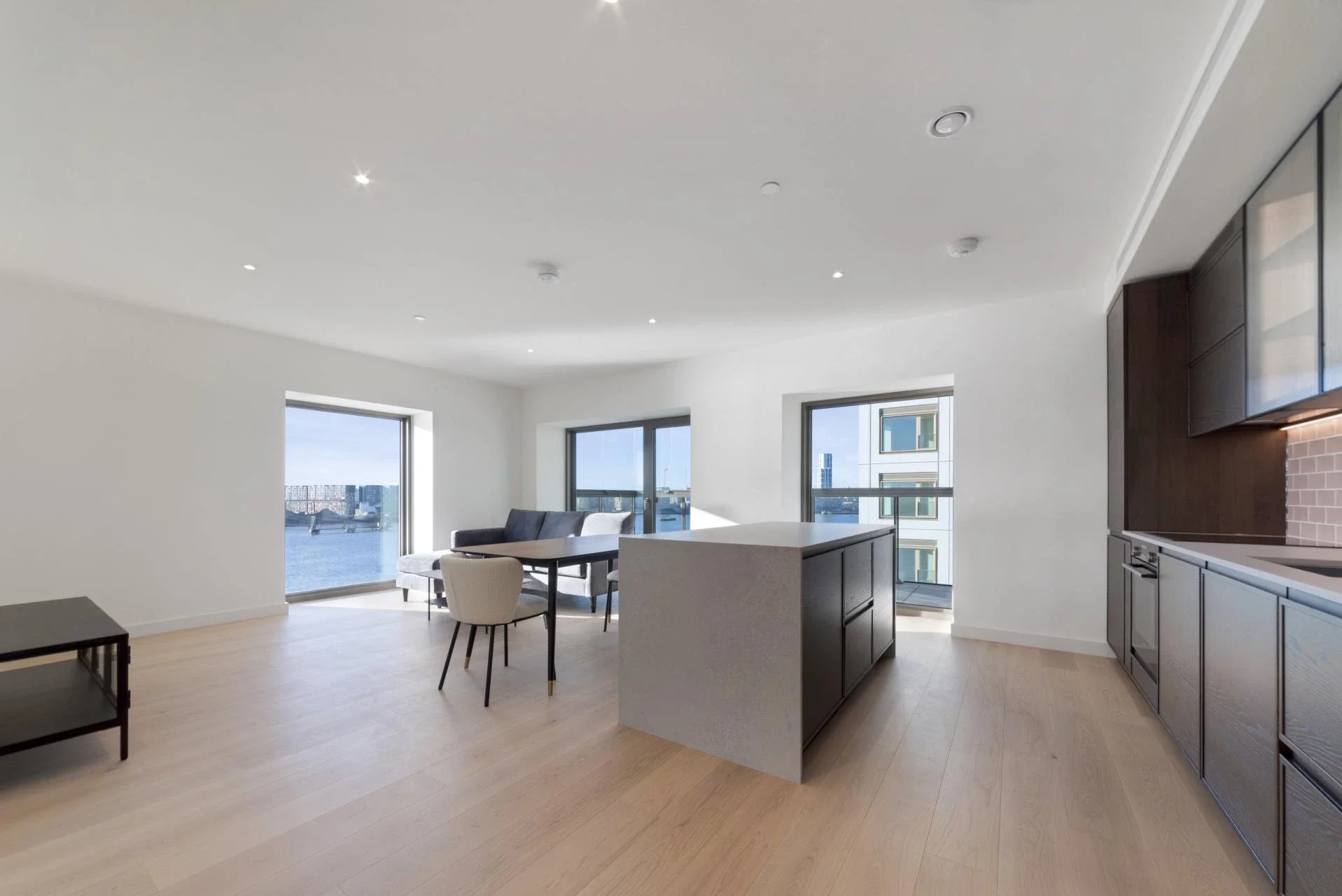 Flat Riverside Walk in Greater London