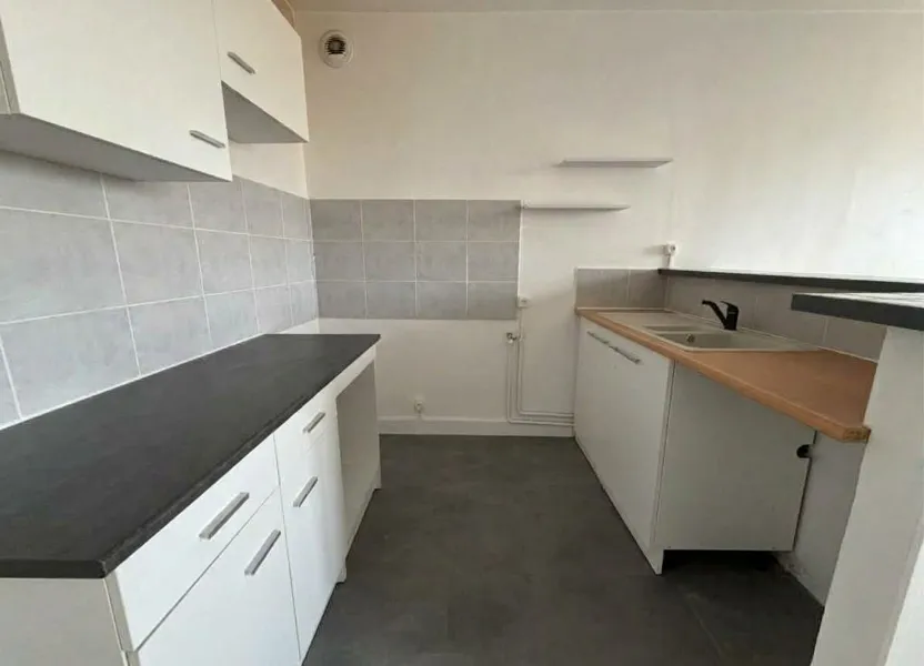 Flat Rue Denis Papin in Saint-Genest-Lerpt