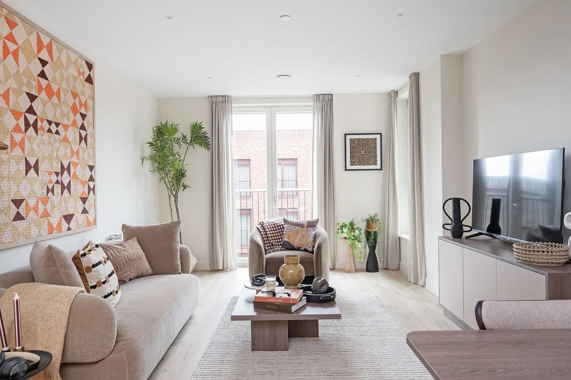 Flat Clements Road in Greater London