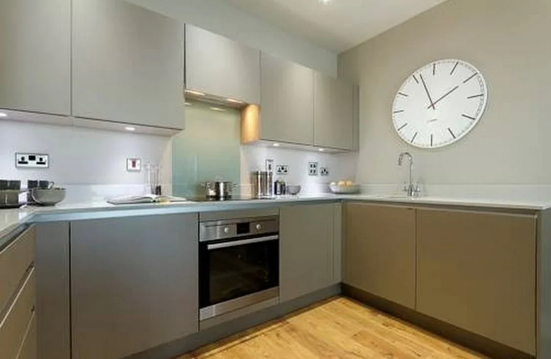 Flat New Village Avenue in Greater London