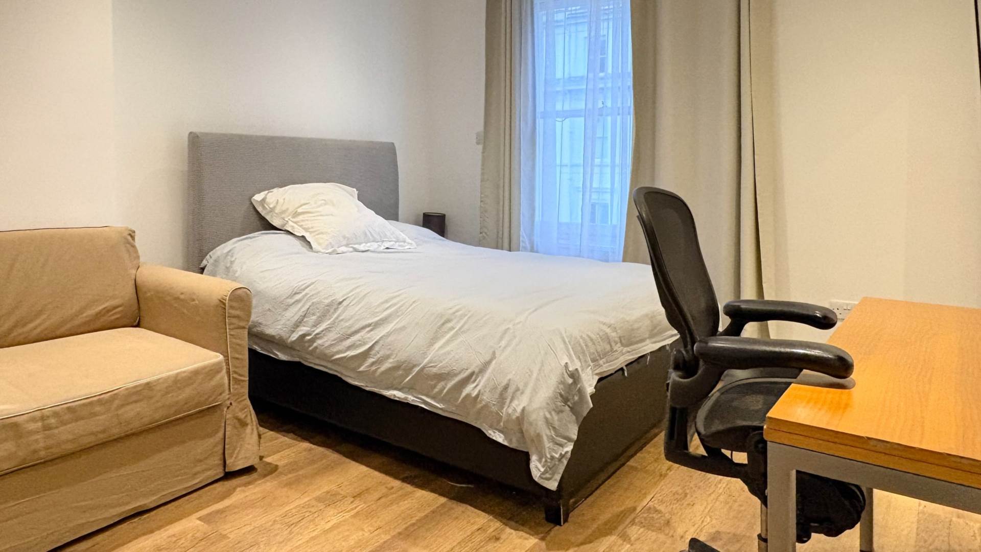 Flat Gloucester Terrace in City of Westminster