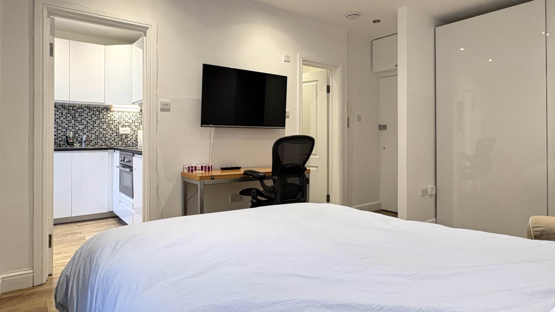 Flat Gloucester Terrace in City of Westminster