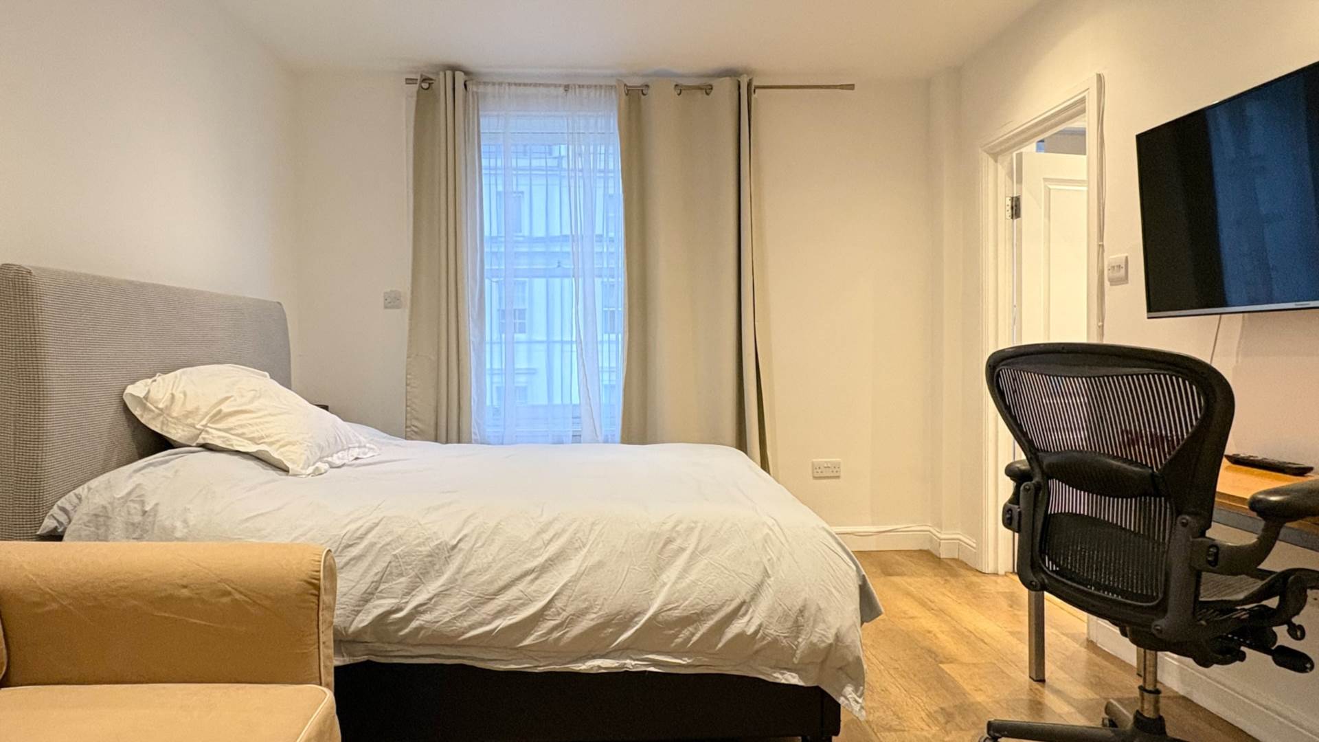 Flat Gloucester Terrace in City of Westminster
