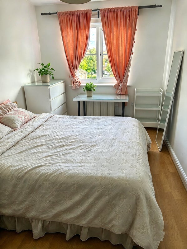 Room Cleveland Road in Manchester