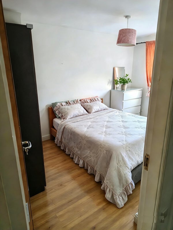 Room Cleveland Road in Manchester