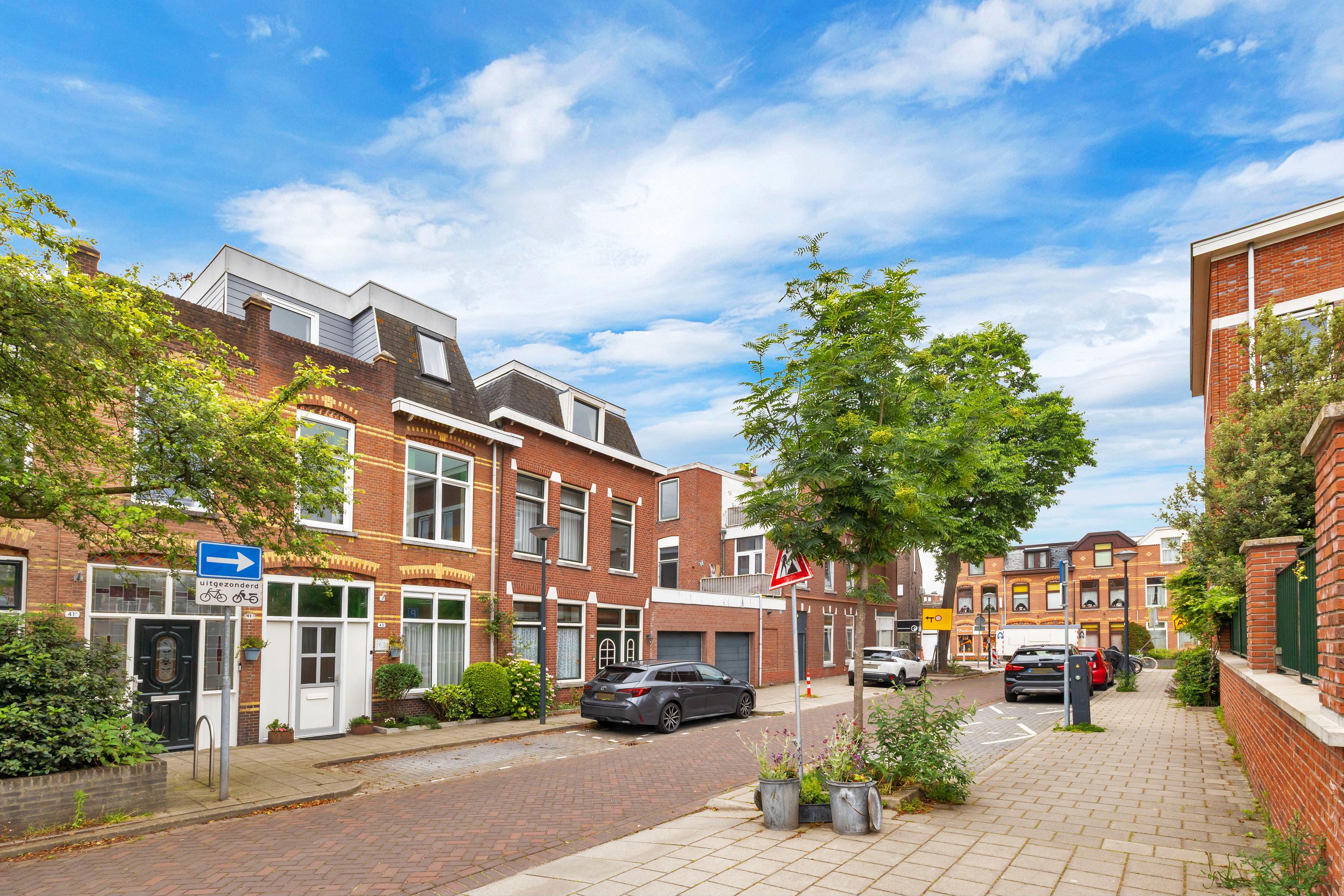 Tussenwoning te koop: Van Smaleveltstraat 43, Schiedam