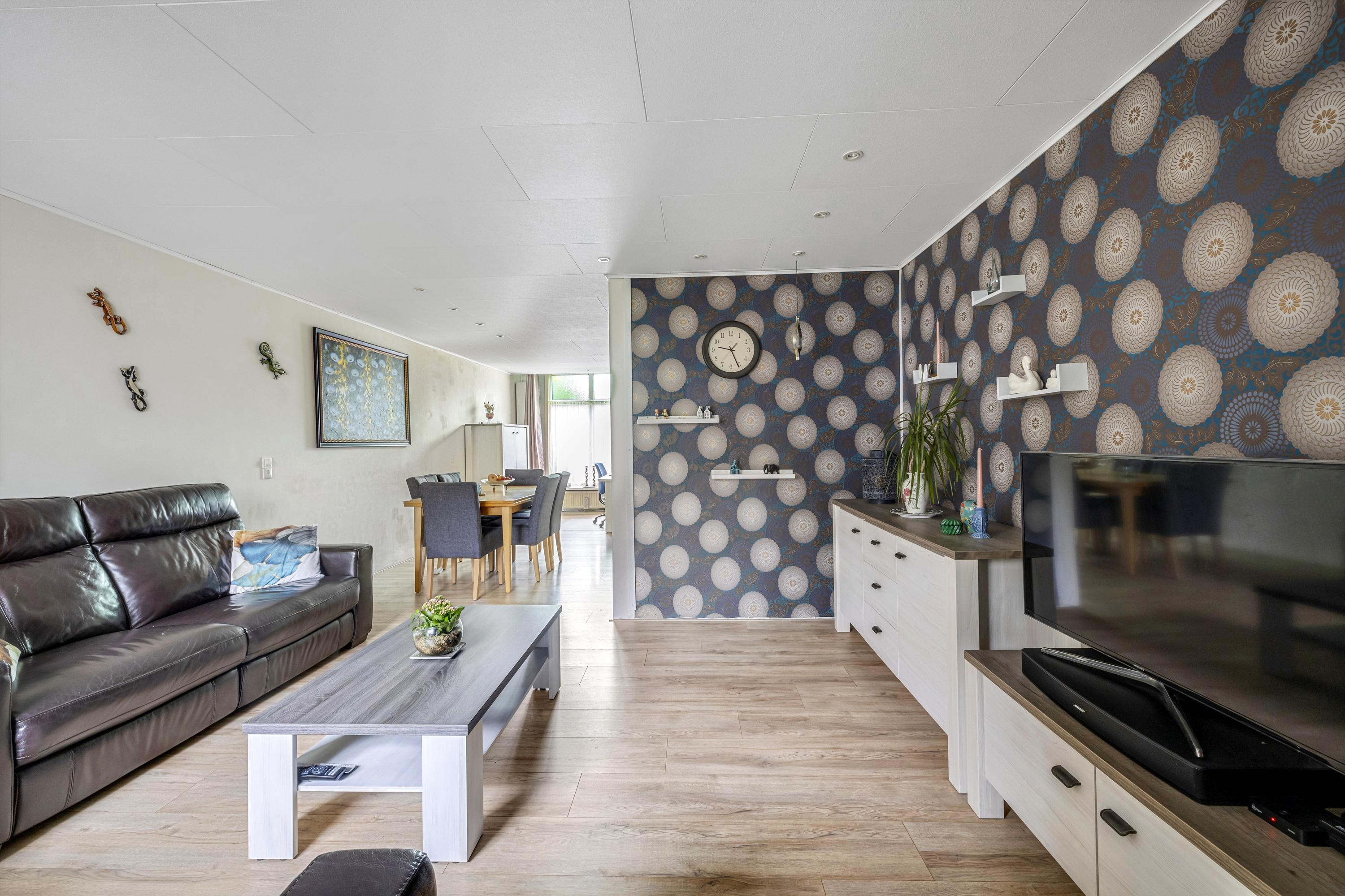 Tussenwoning te koop: Van Smaleveltstraat 43, Schiedam