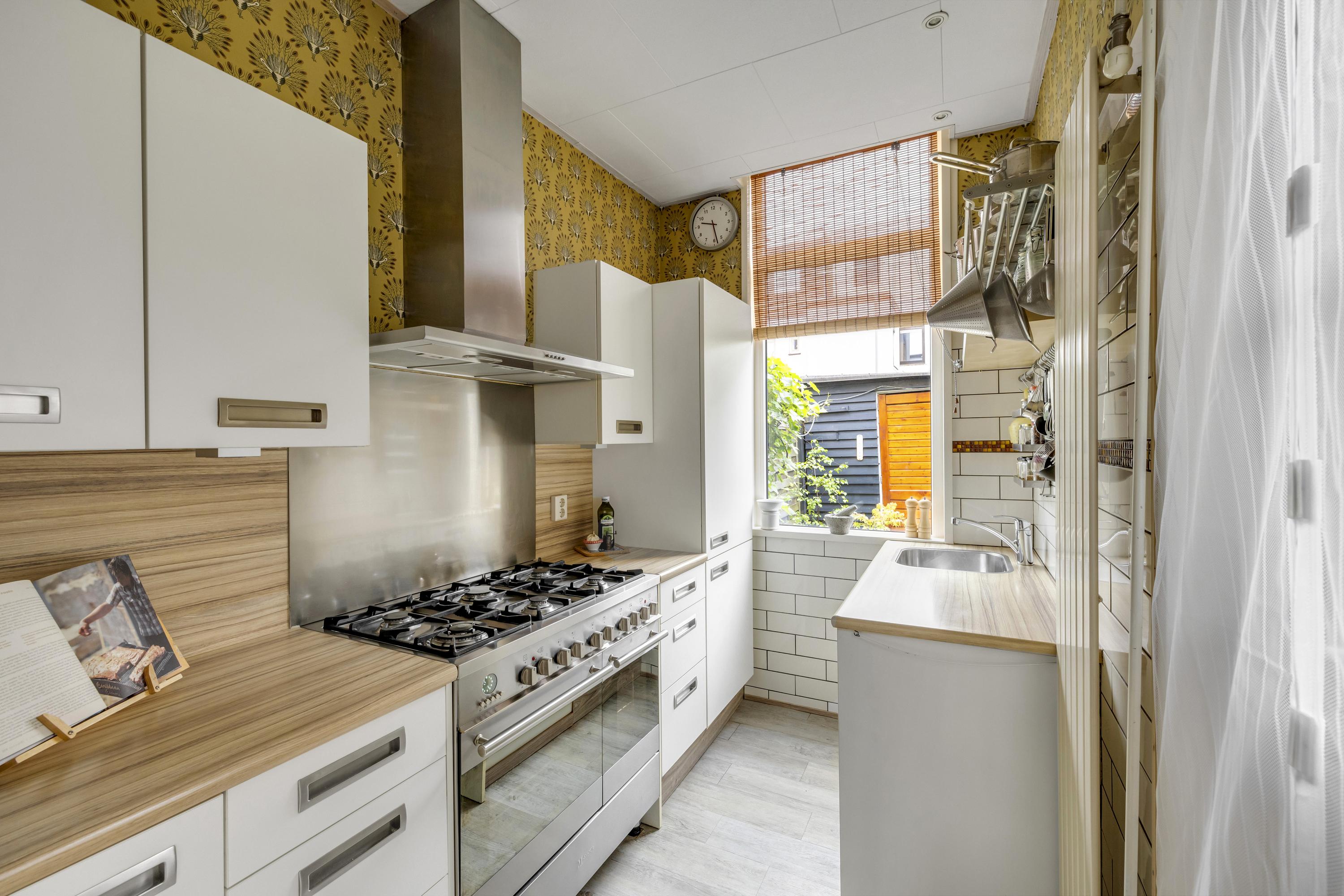 Tussenwoning te koop: Van Smaleveltstraat 43, Schiedam