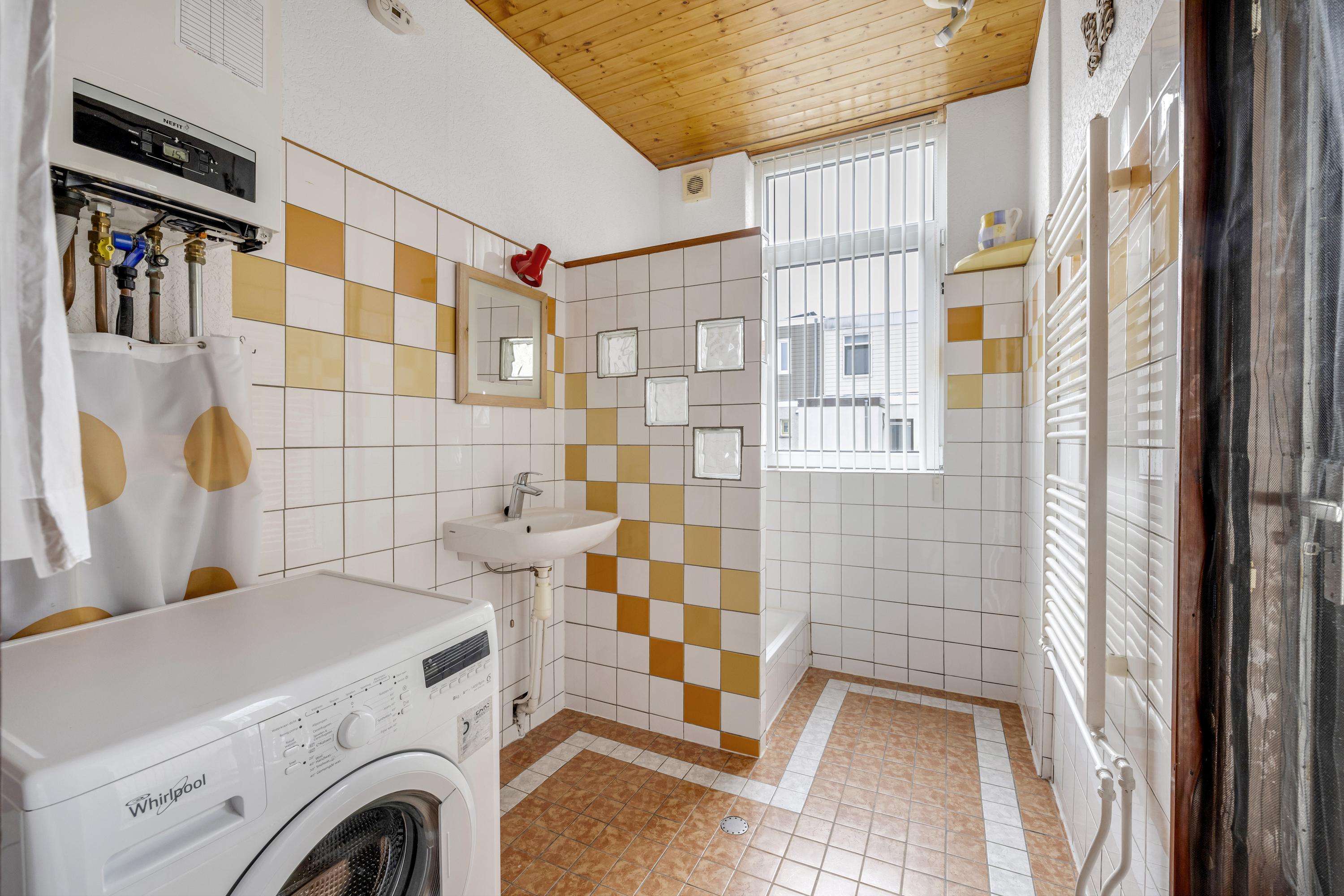 Tussenwoning te koop: Van Smaleveltstraat 43, Schiedam