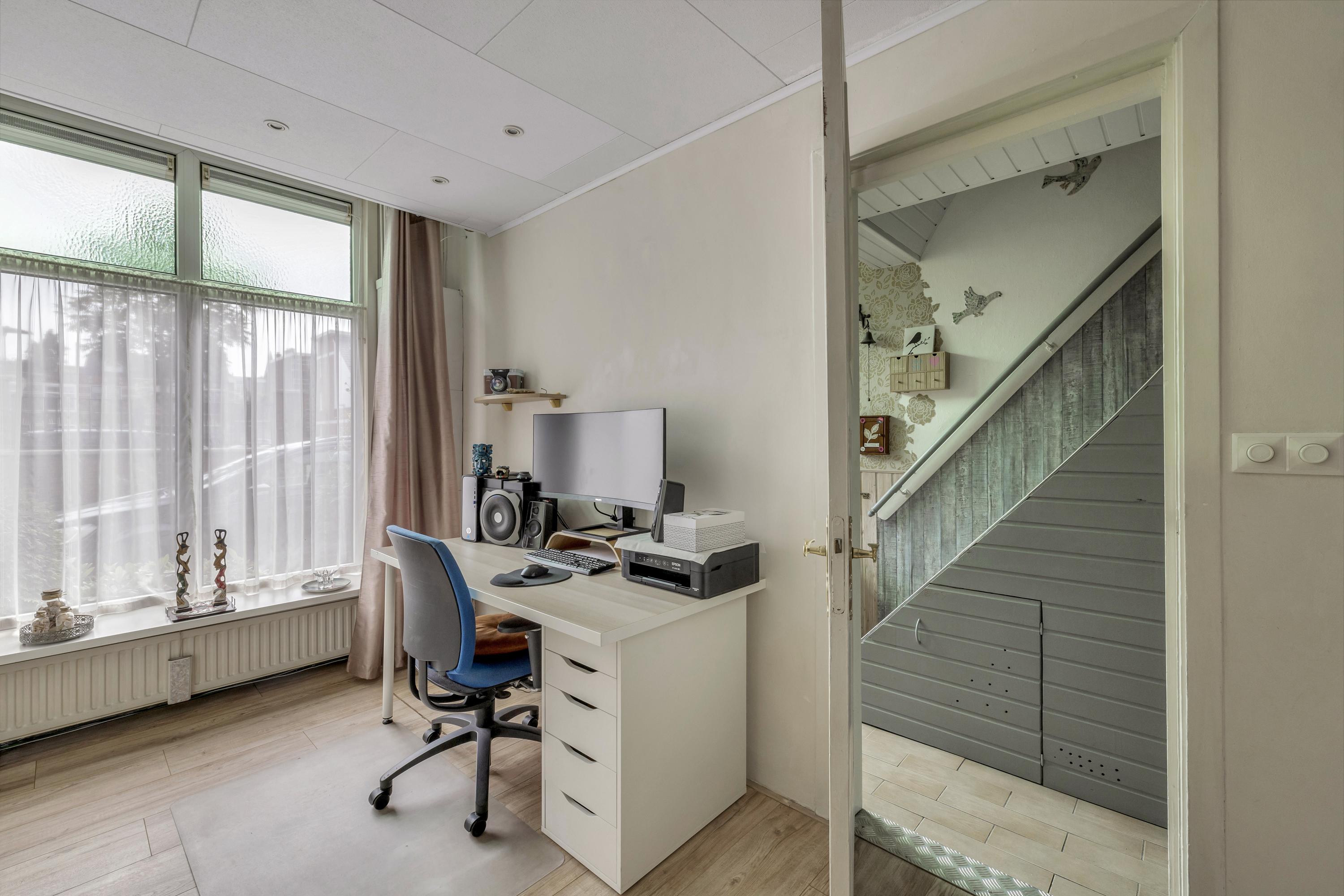Tussenwoning te koop: Van Smaleveltstraat 43, Schiedam