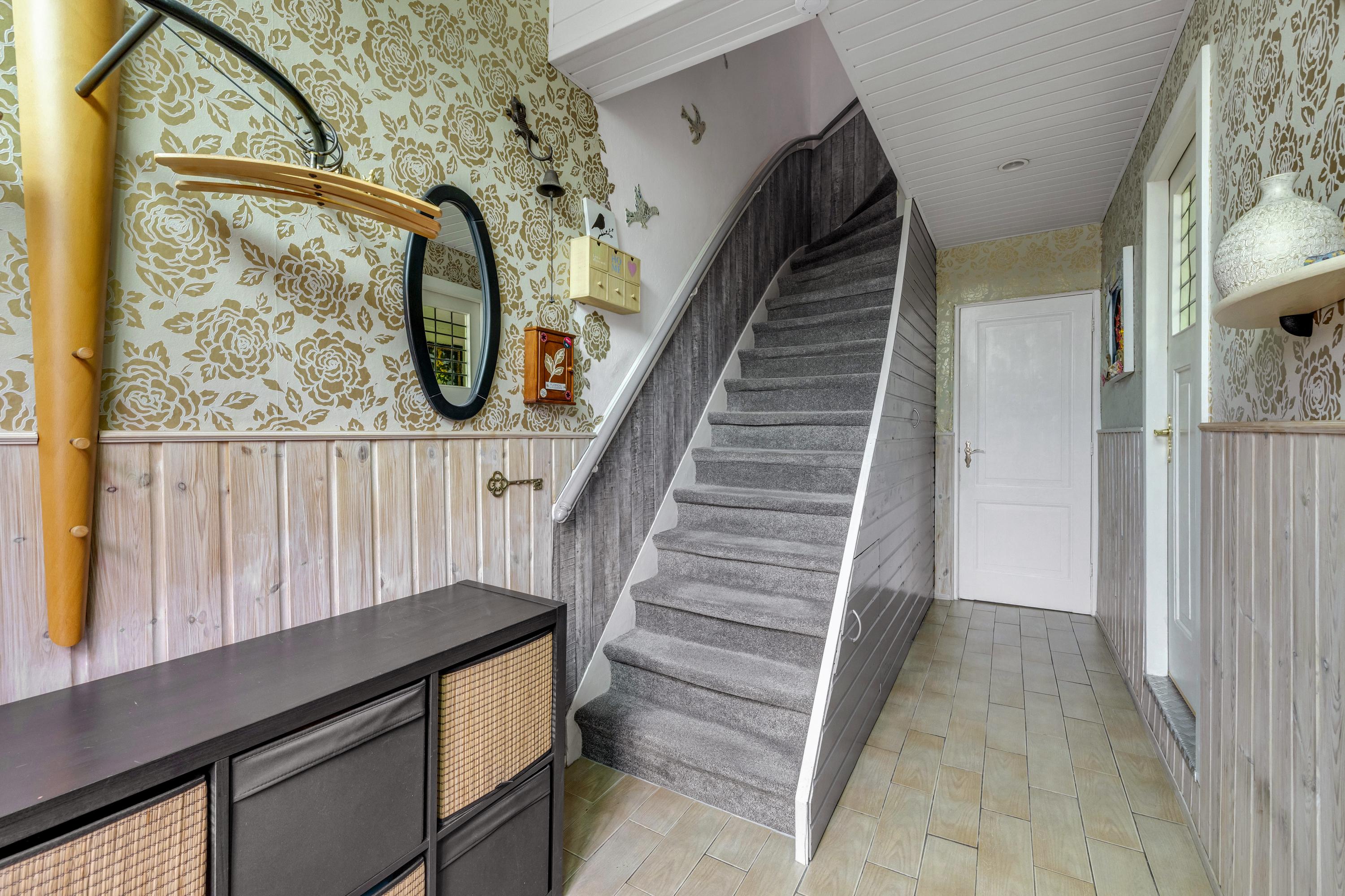 Tussenwoning te koop: Van Smaleveltstraat 43, Schiedam