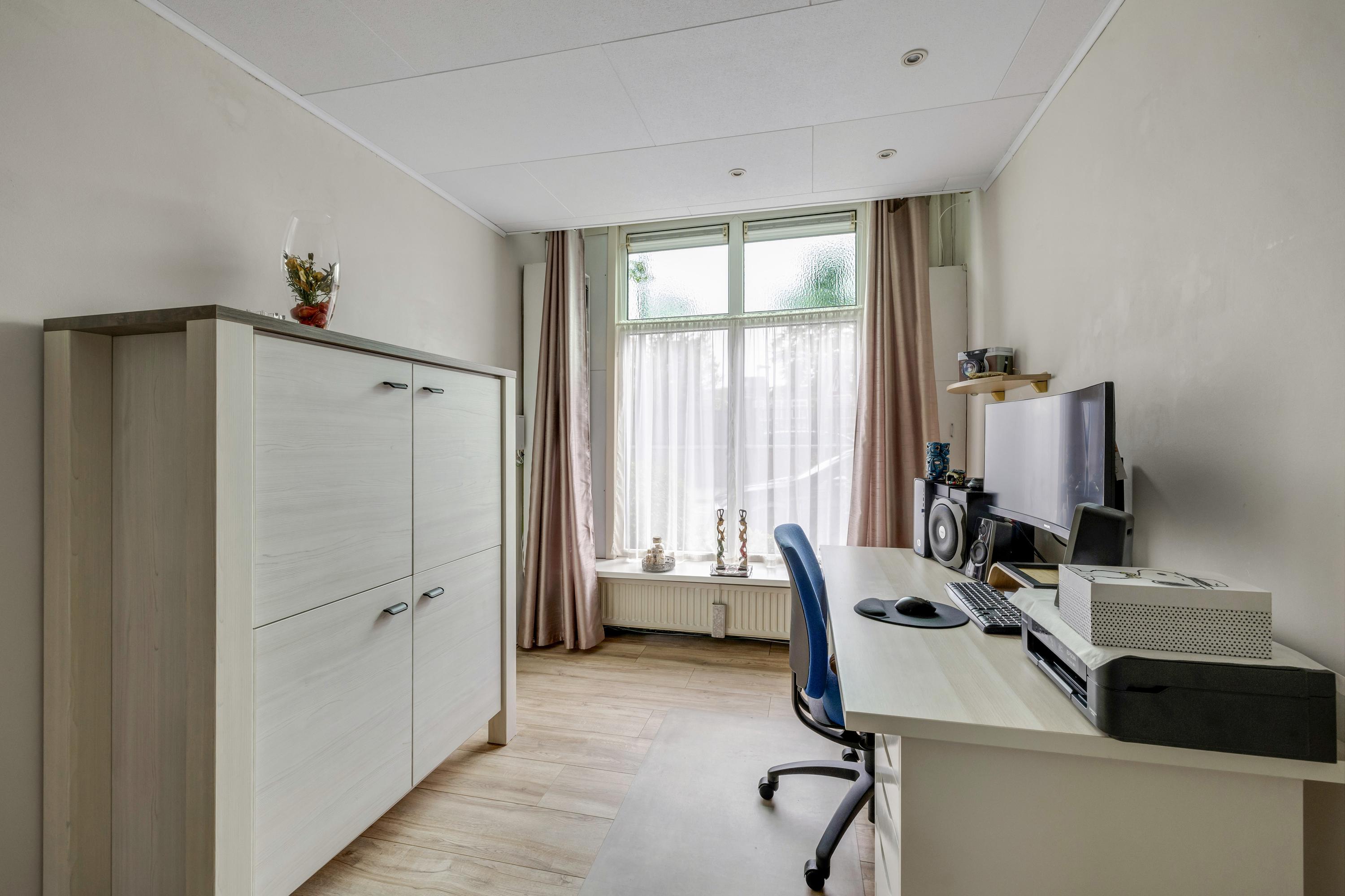 Tussenwoning te koop: Van Smaleveltstraat 43, Schiedam