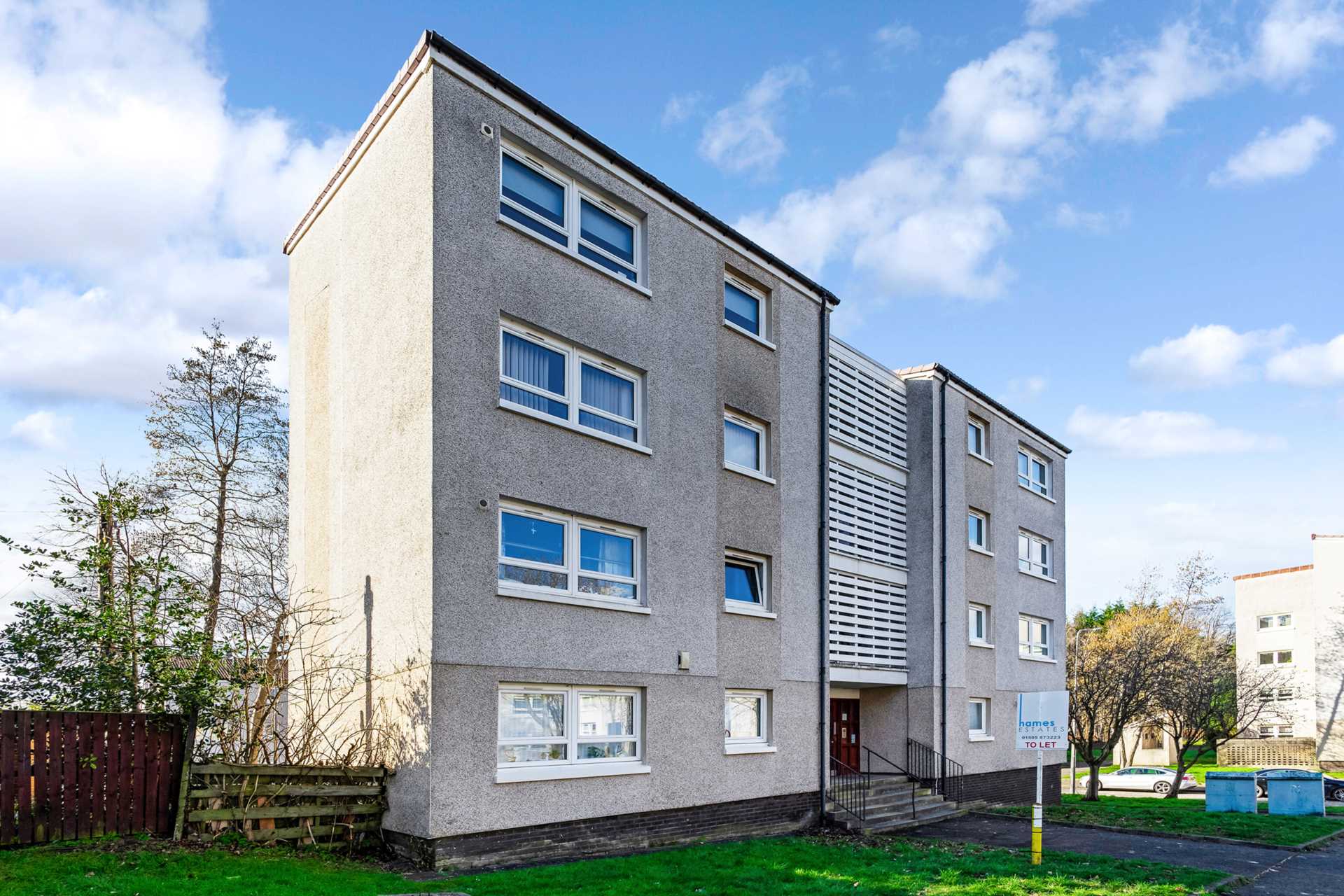 Flat Cairnhill Drive in Glasgow