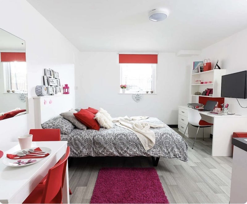 Room Queens Road in Coventry
