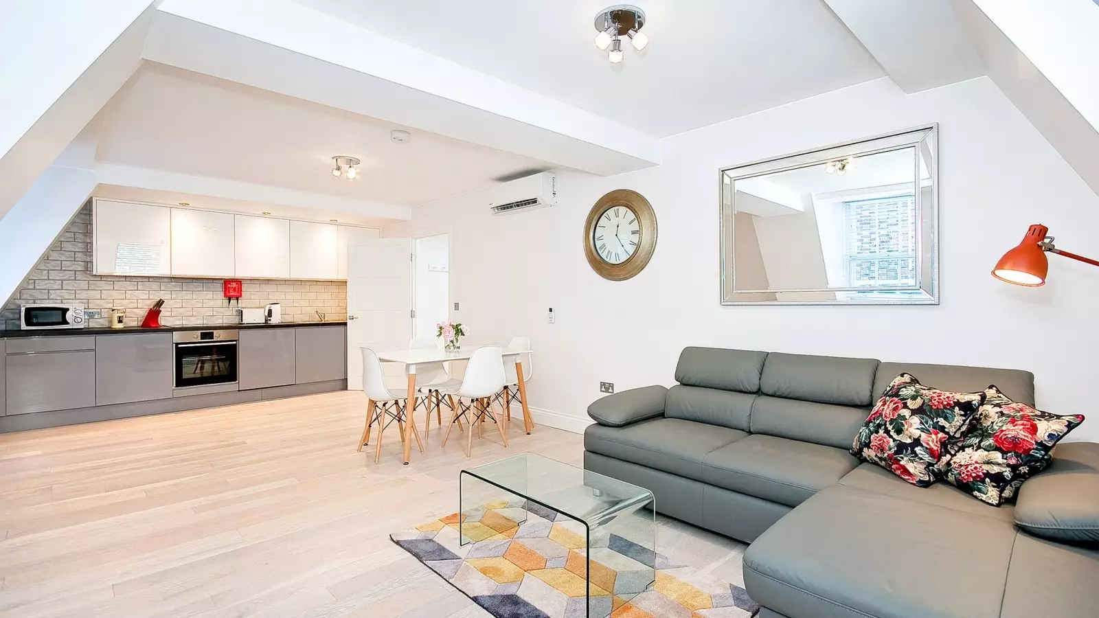 Flat Strand in City of Westminster