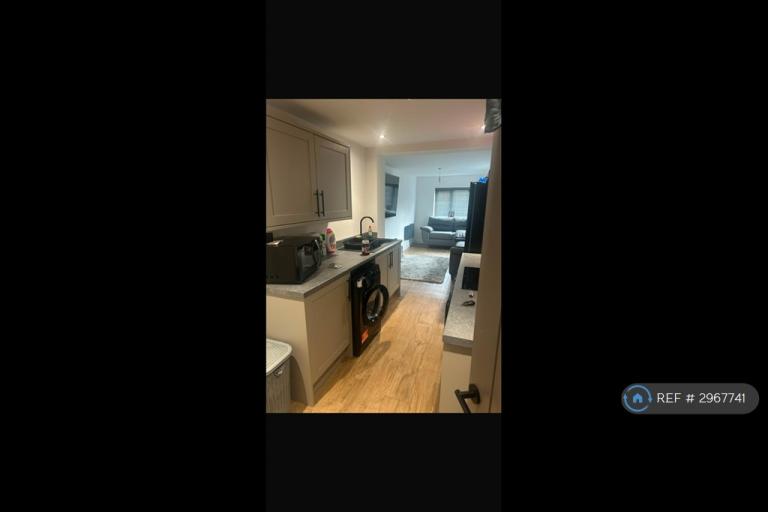 Flat Chantry Lane in Grimsby