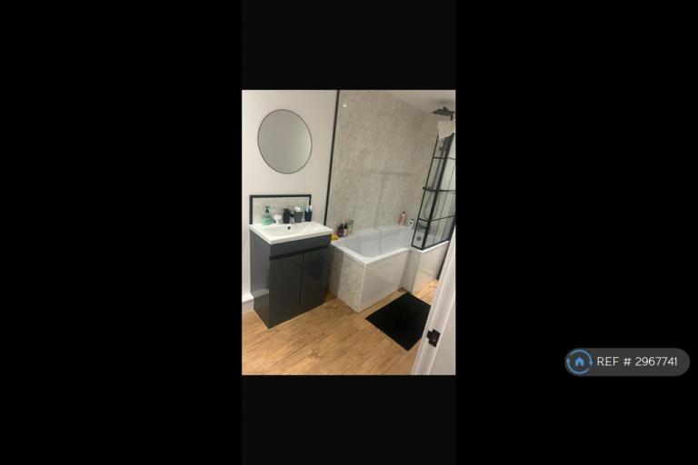 Flat Chantry Lane in Grimsby