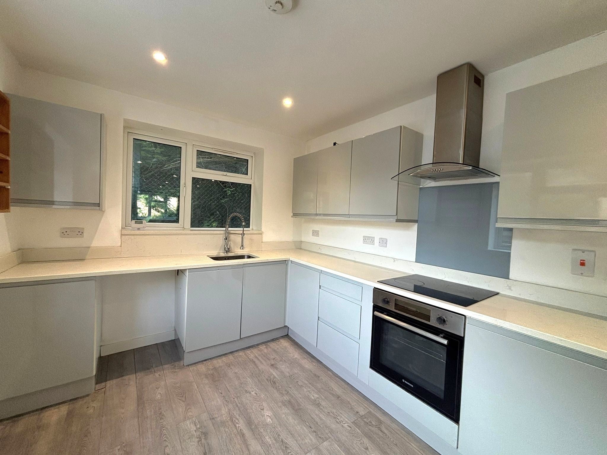 Flat Rowley Road in Torquay