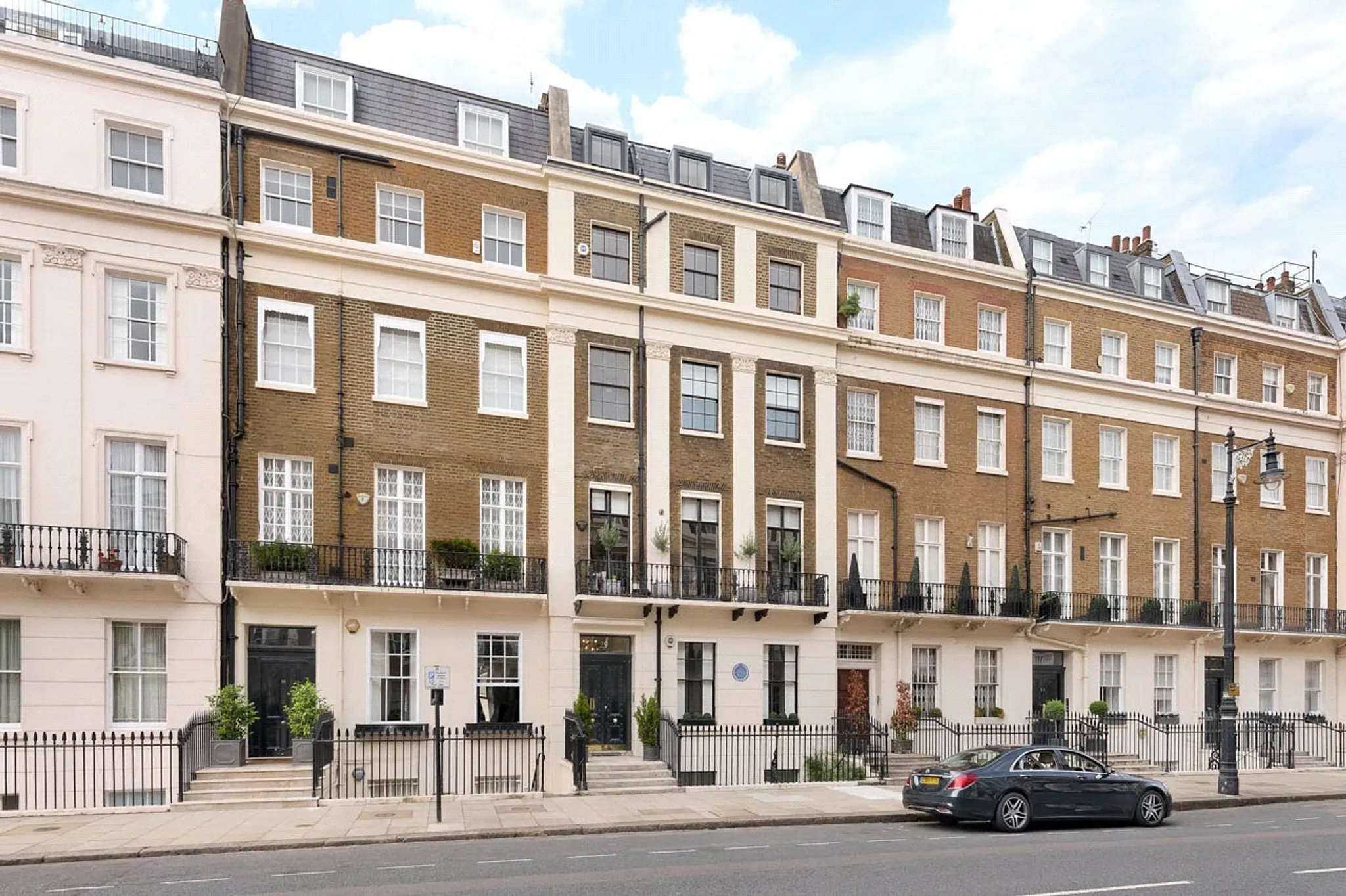 Flat Eaton Place in City of Westminster