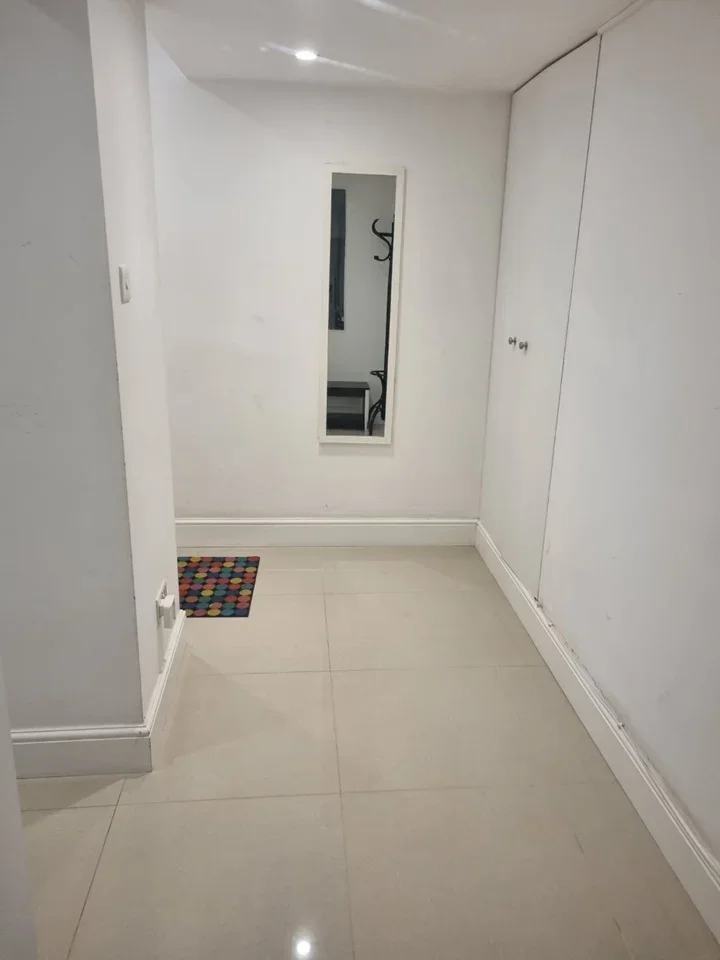 Flat Leinster Gardens in City of Westminster