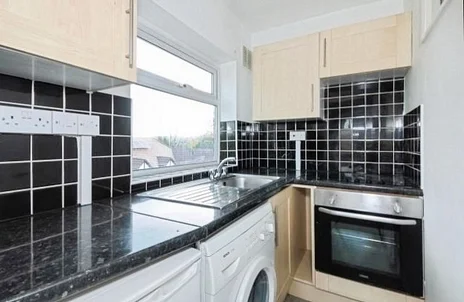 Flat St Johns Road in Greater London