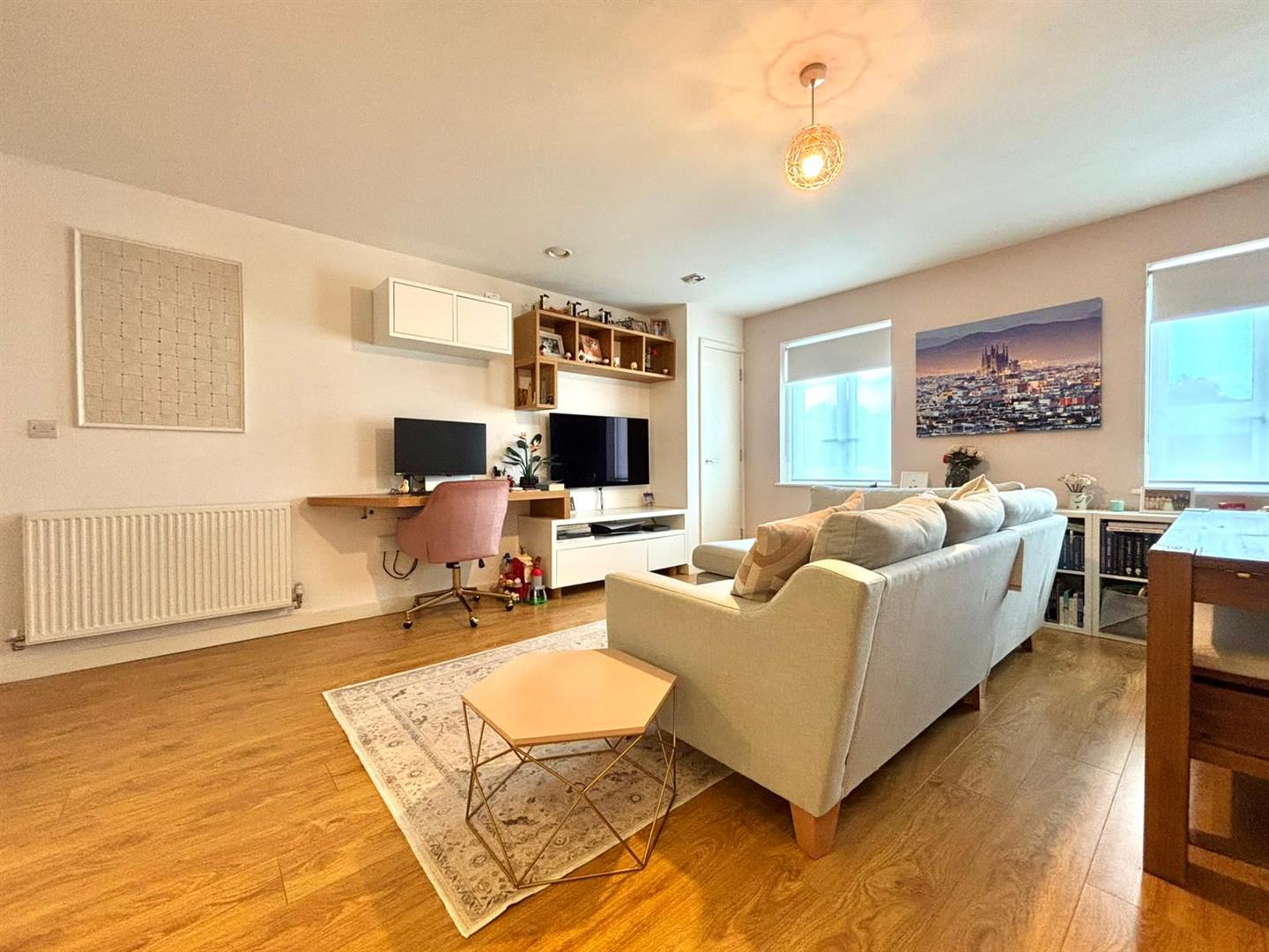 Flat Grange Road in Greater London