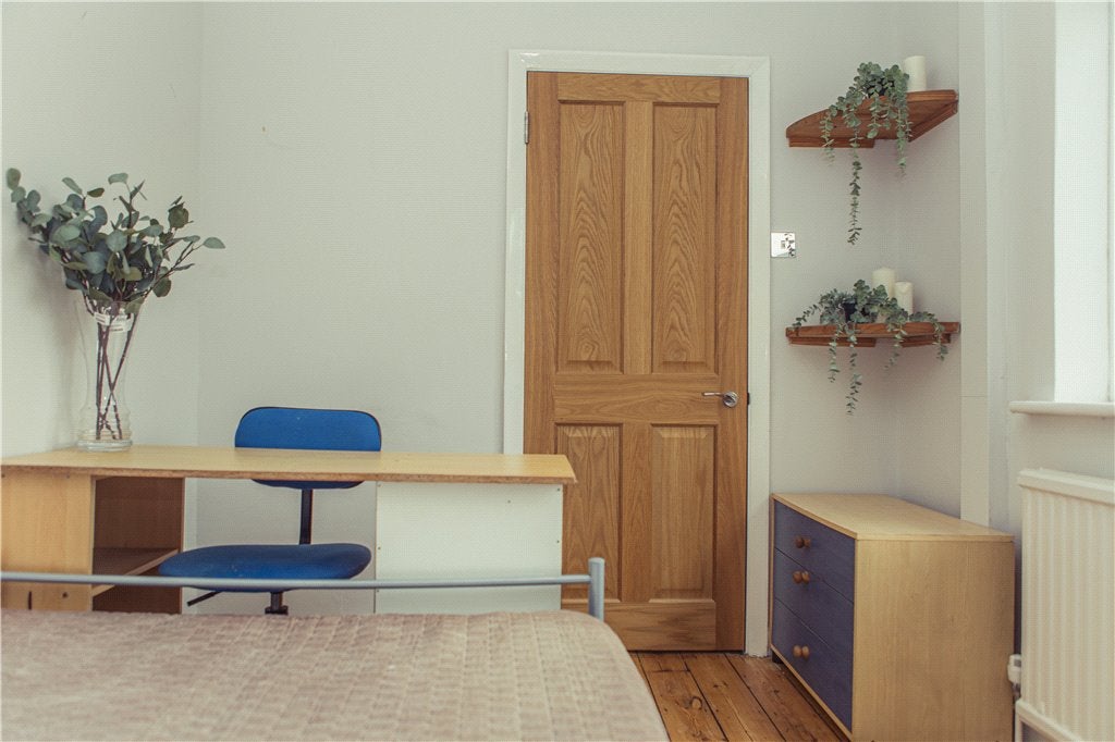 Flat Hereford Close in Guildford