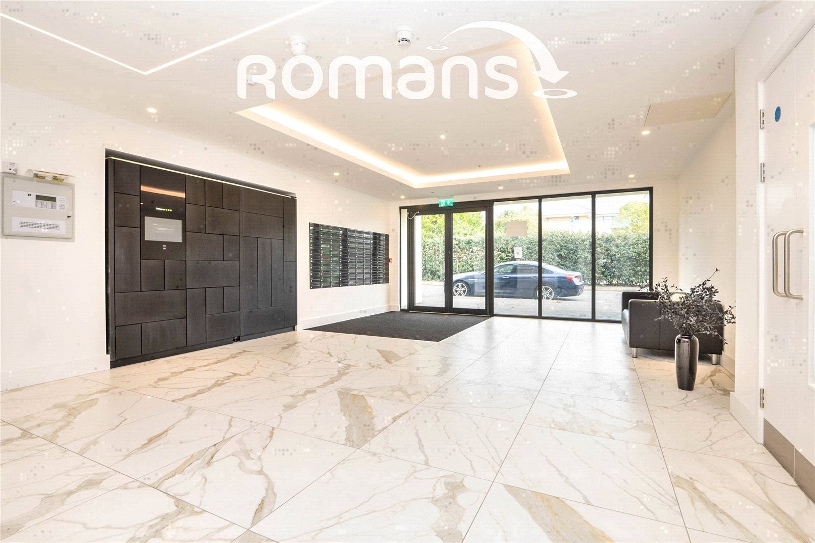 Flat Lyon Way in Surrey Heath