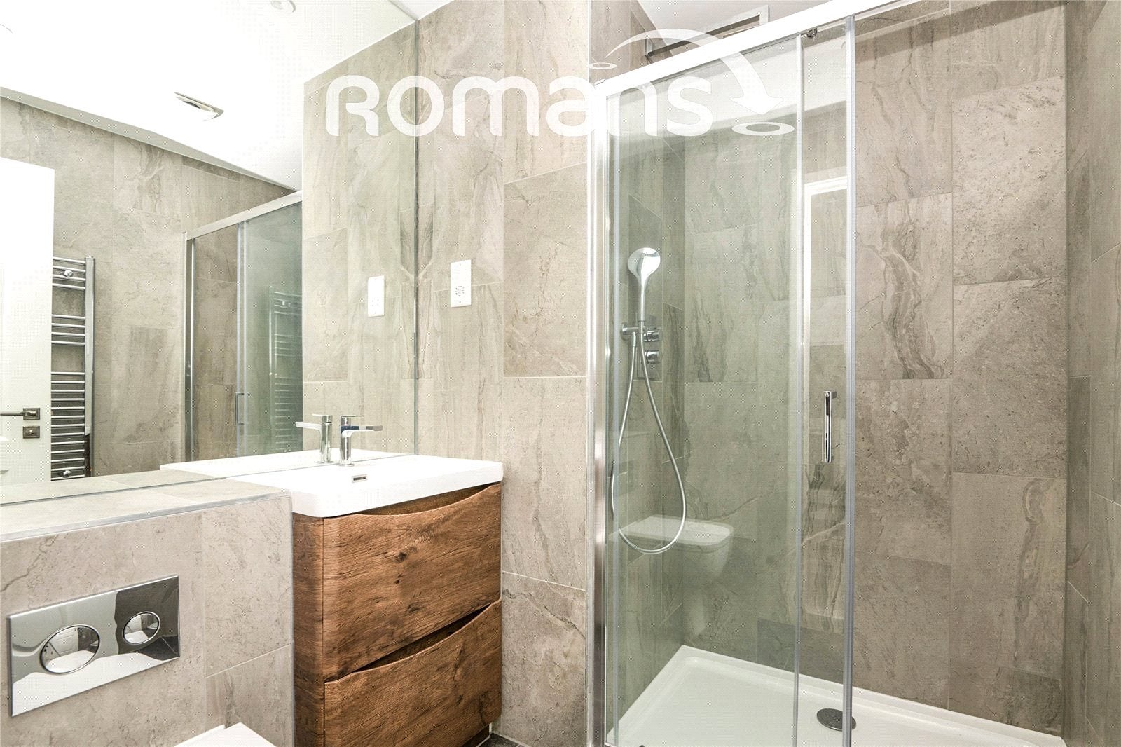 Flat Lyon Way in Surrey Heath