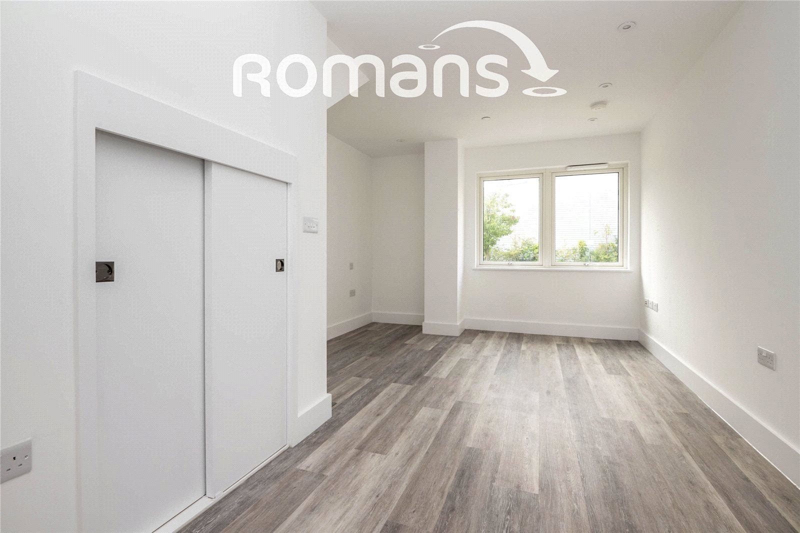 Flat Lyon Way in Surrey Heath