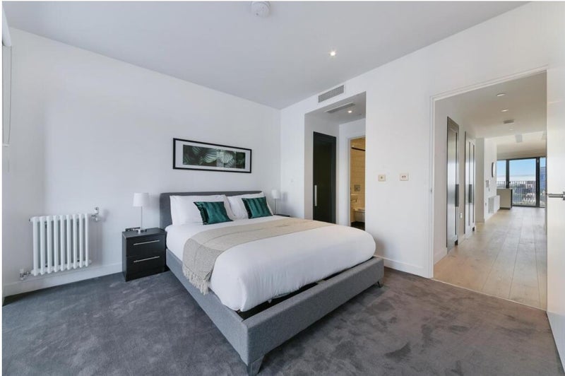 Room City Island Way in Greater London