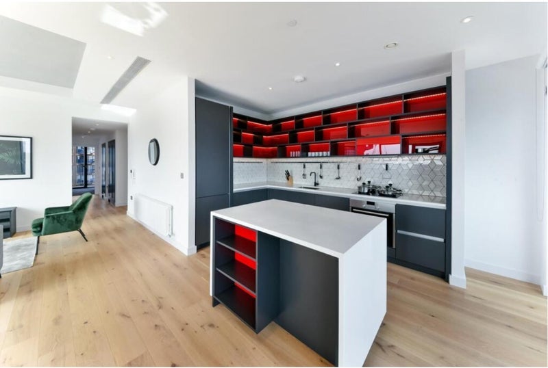 Room City Island Way in Greater London