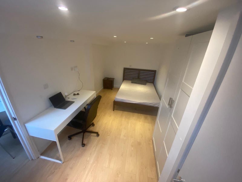 Room Holbrook Road in Greater London