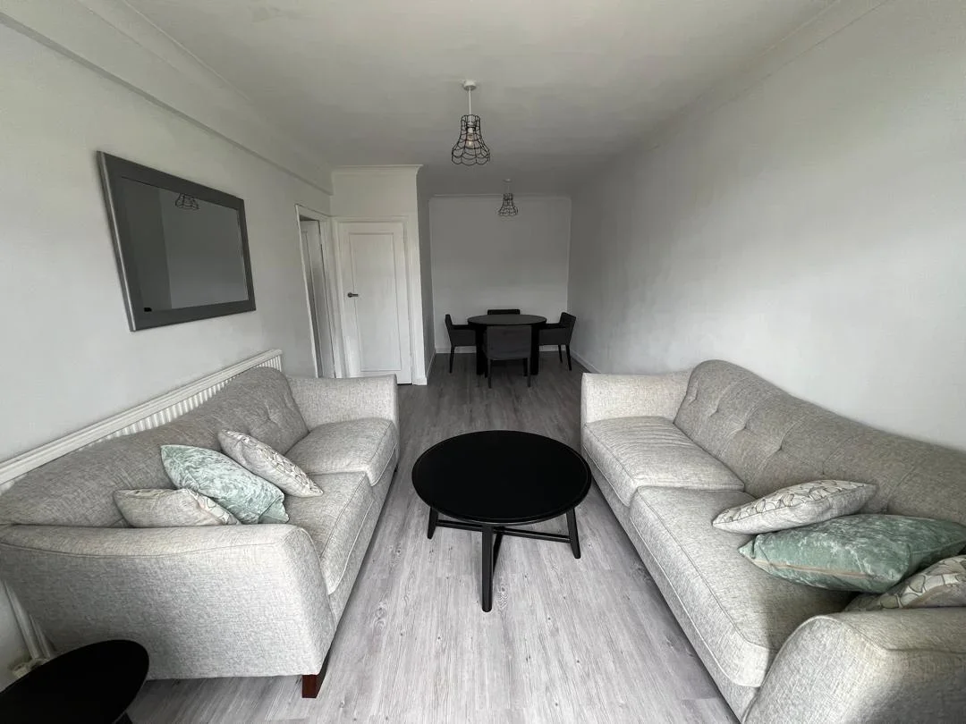Flat Upper Richmond Road in Greater London
