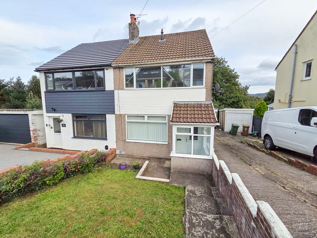 House Heol Pwllypant in Llanbradach and Pwllypant