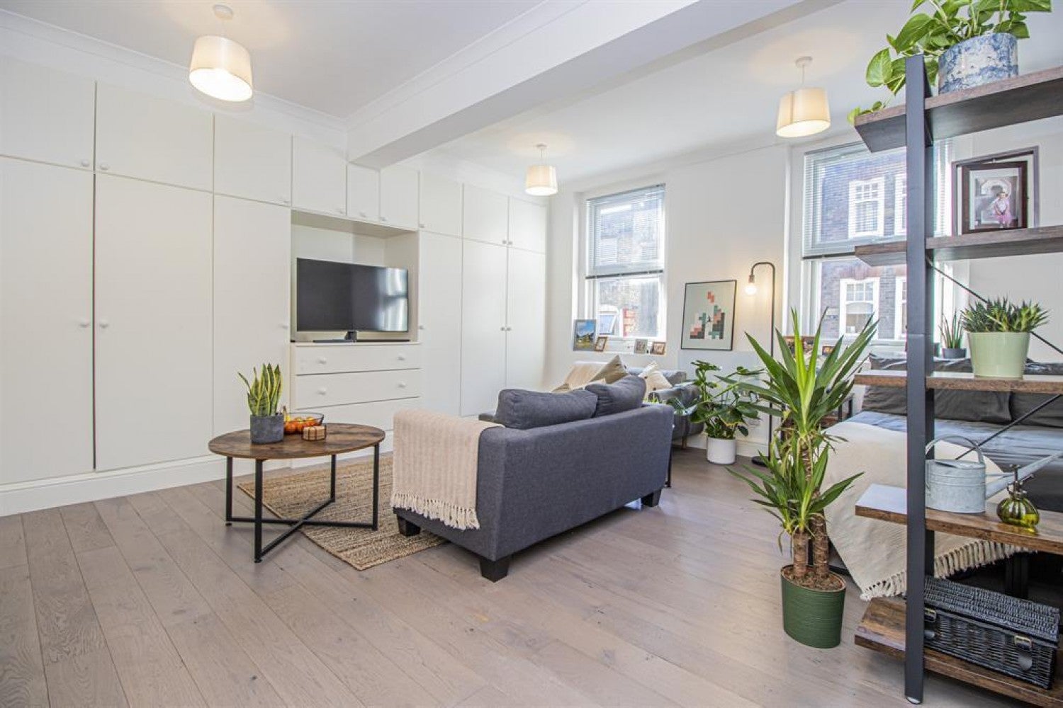 Flat Cheshire Street in Greater London