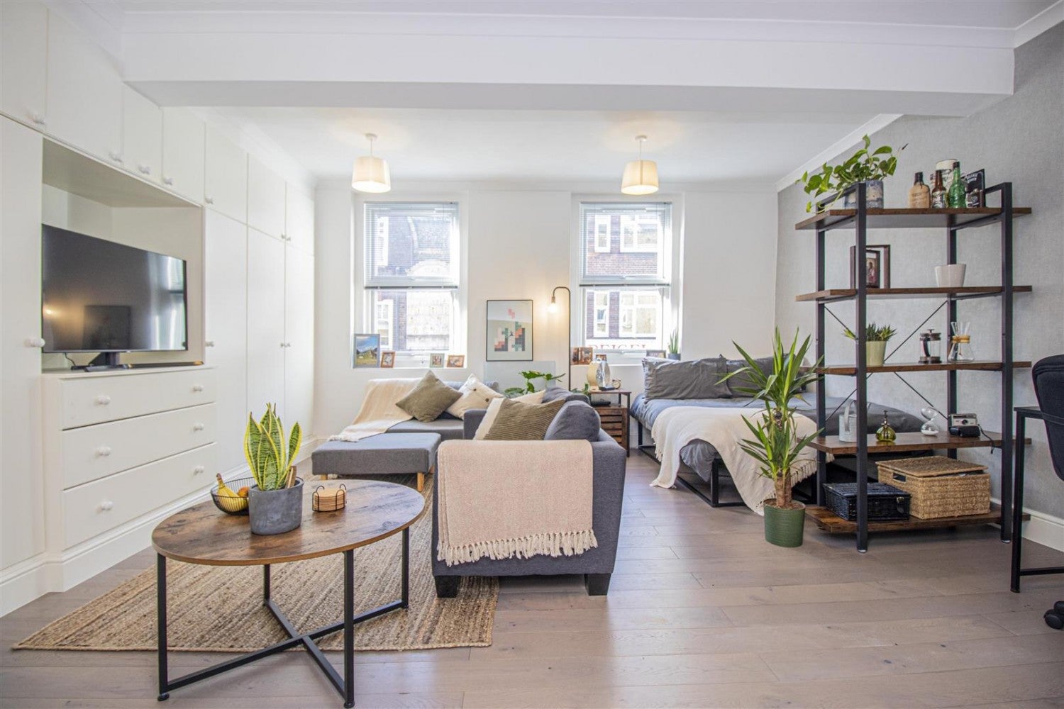 Flat Cheshire Street in Greater London
