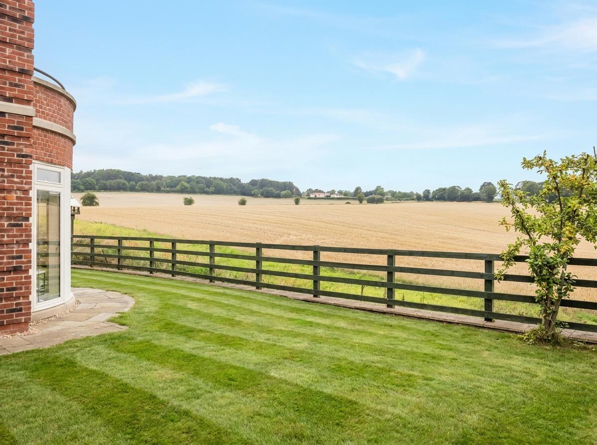 House Weedling Gate in Stutton