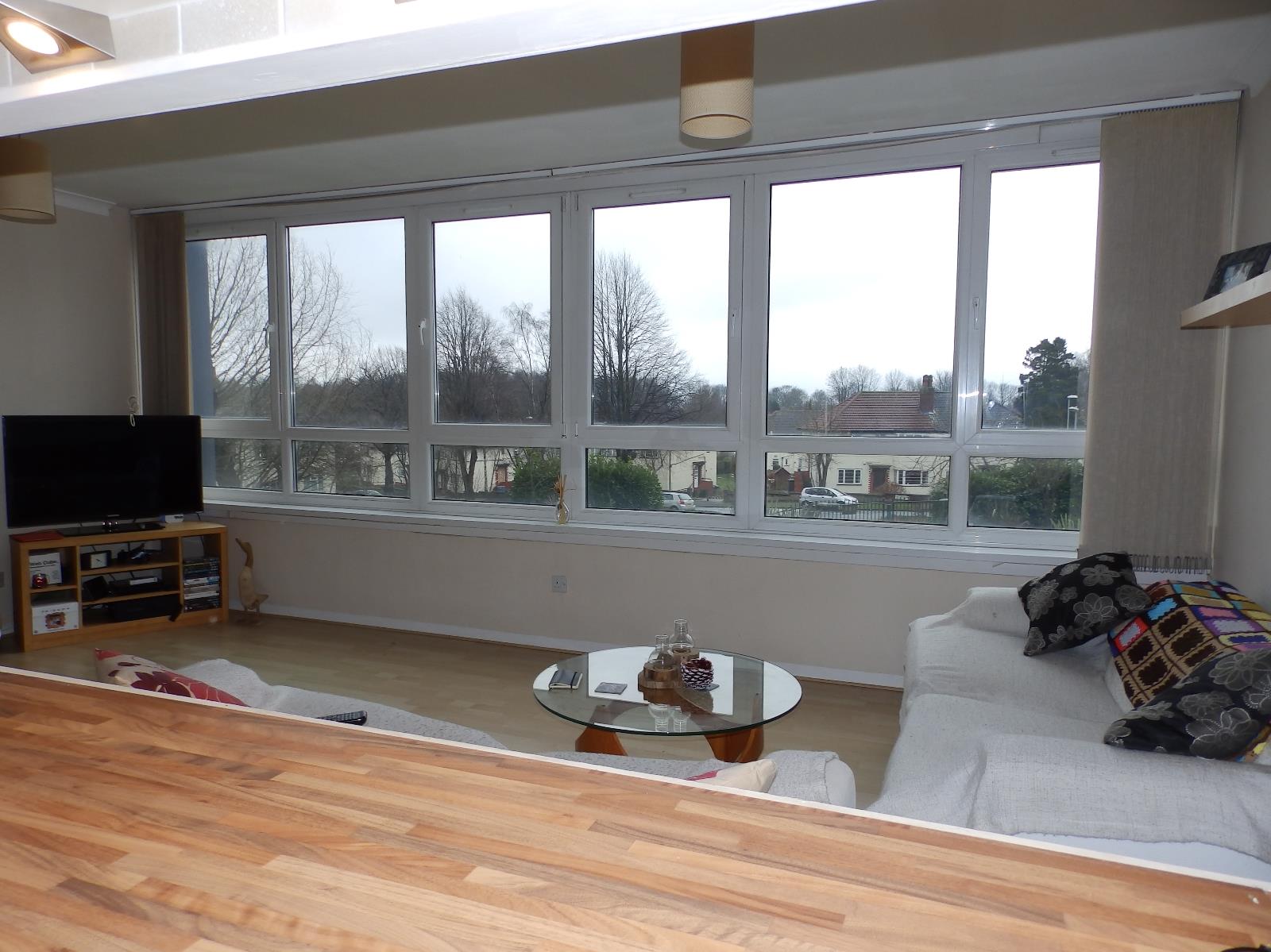 Flat Sandringham Drive in Leeds