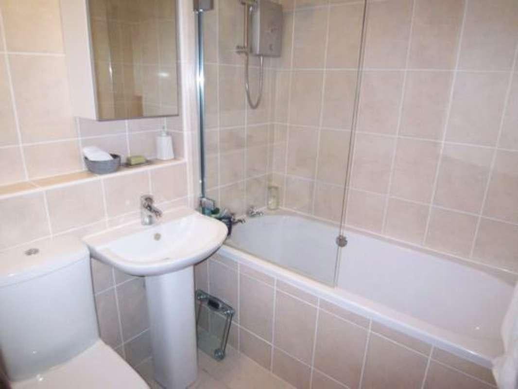 Flat Sandringham Drive in Leeds