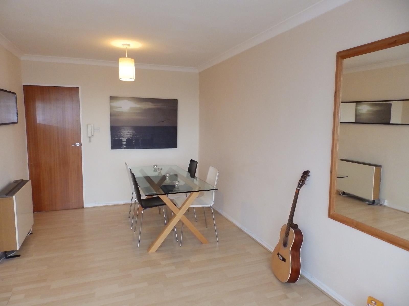 Flat Sandringham Drive in Leeds