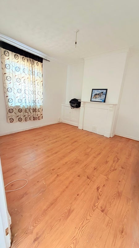 Room Leek Road in Stoke-on-Trent