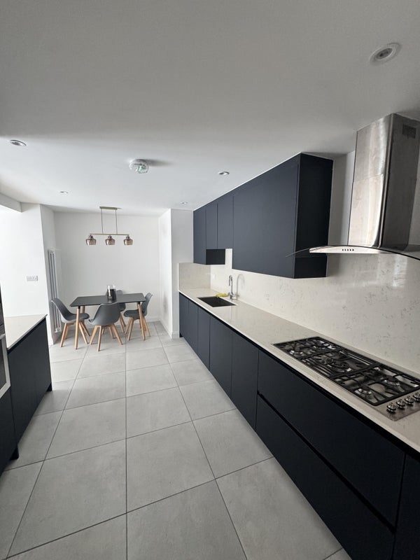 Room Courtlands Avenue in Greater London