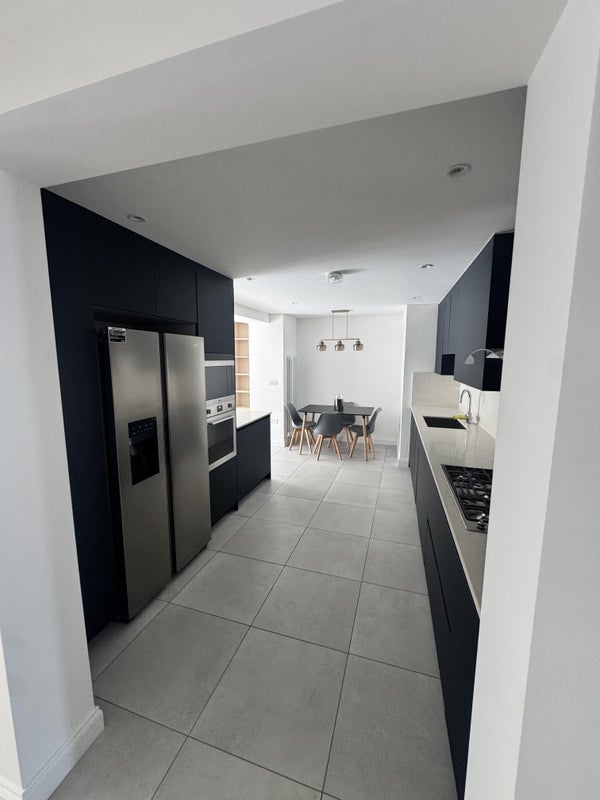 Room Courtlands Avenue in Greater London