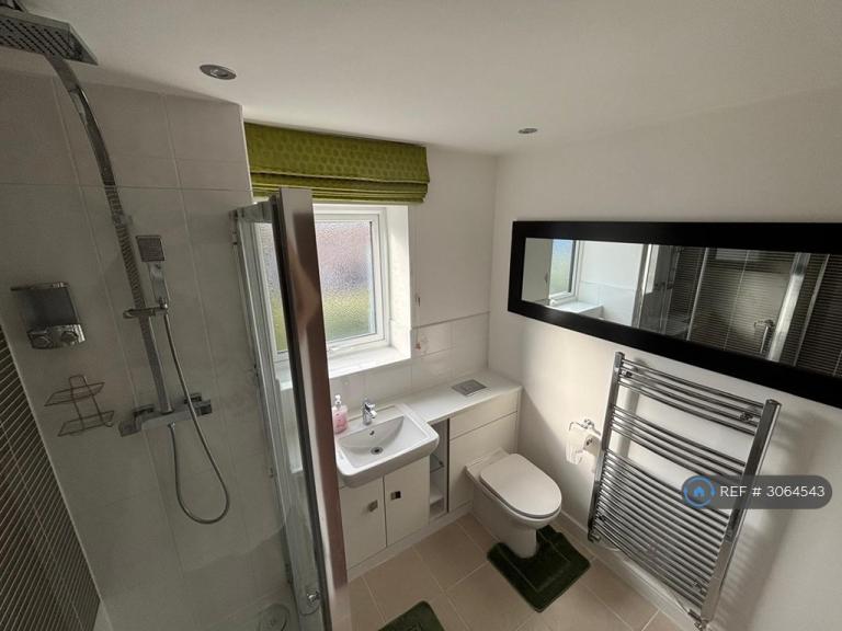 Room Hawksbill Way in Peterborough