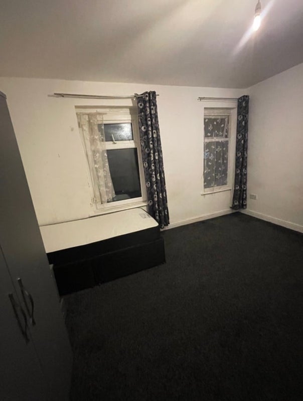 Room Hazelbeach Road in Birmingham