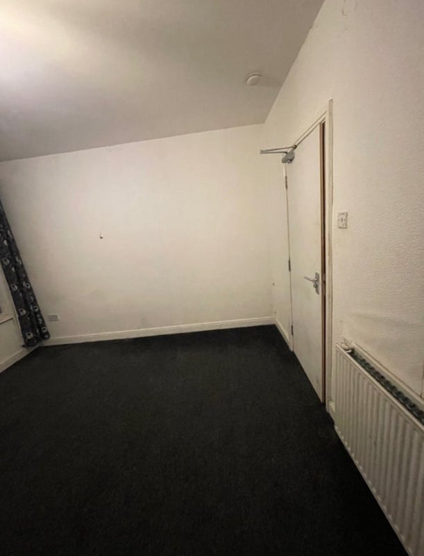 Room Hazelbeach Road in Birmingham