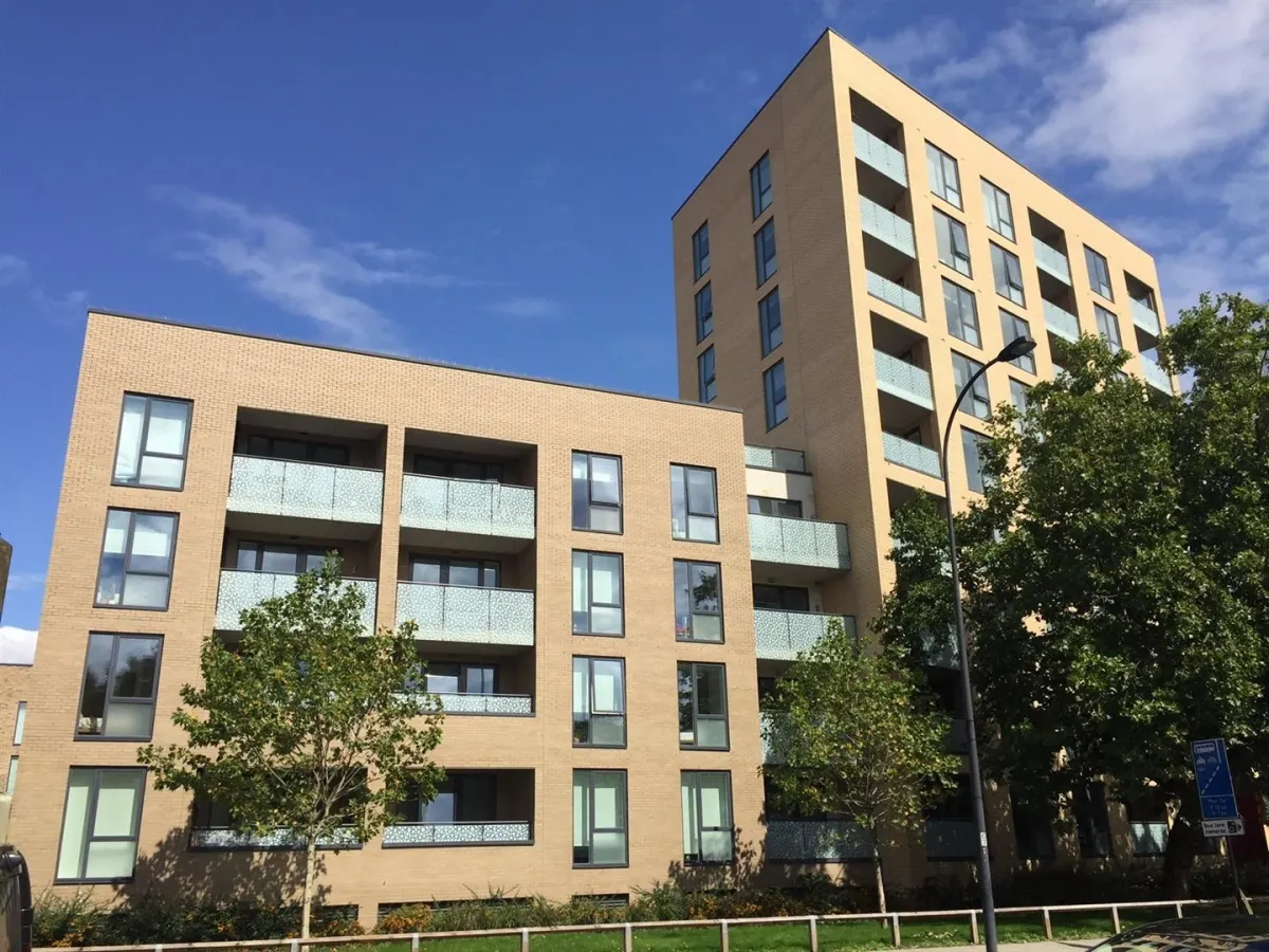 Flat Eckington Lane in Greater London